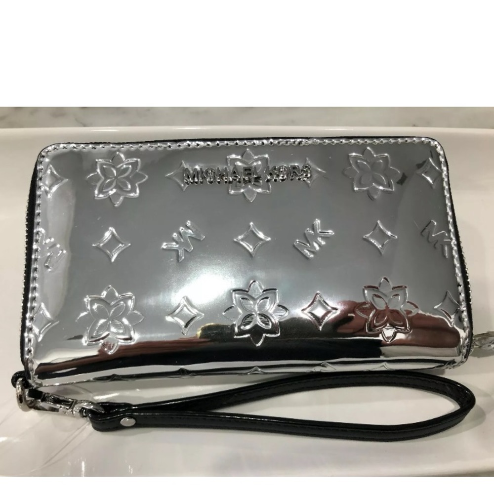 Michael Kors Jet Set phone case and wallet